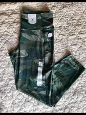 Xersion Women's Green Camo Active Leggings